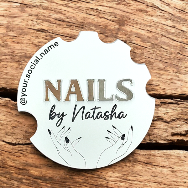 Two hands Nailfie Disc